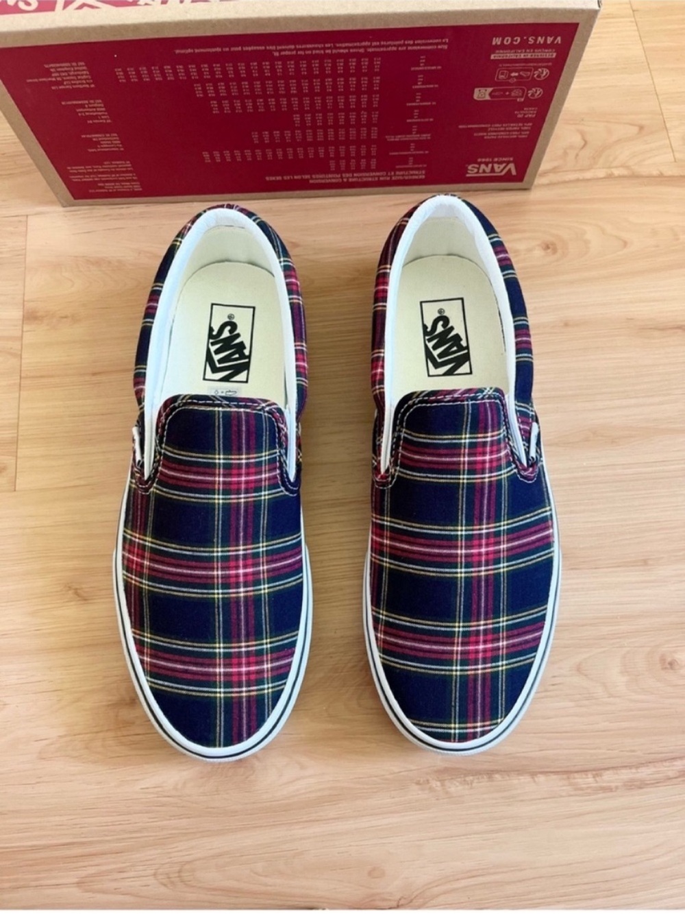 Vans Classic Slip-On Plain
Navy Shoe Women 9.0 US Mens 7.5US